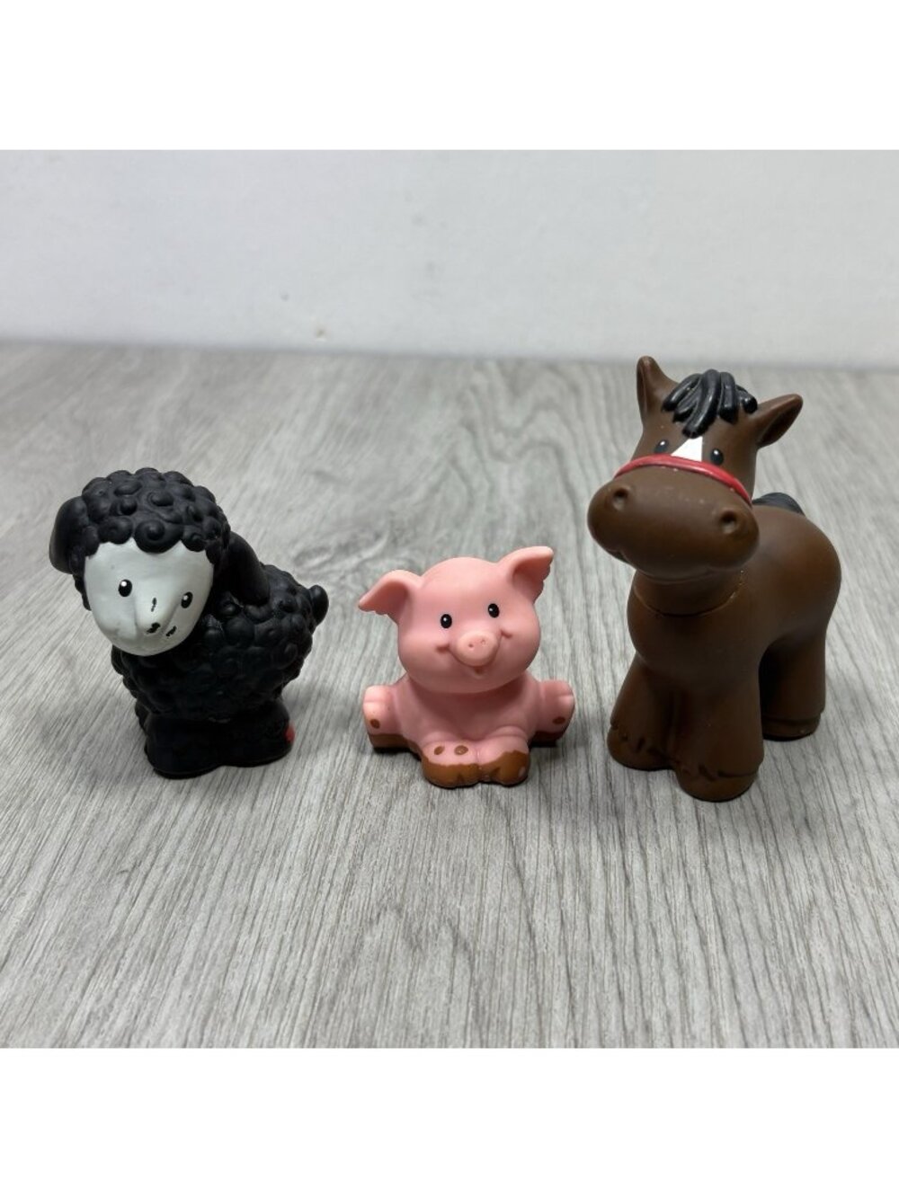 FISHER PRICE 1997 LITTLE PEOPLE DARK BROWN HORSE, BLACK SHEEP, PIG NATIVITY